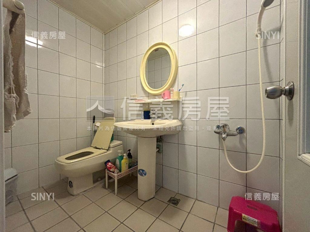 少釋出屋況好｜三房有車位房屋室內格局與周邊環境