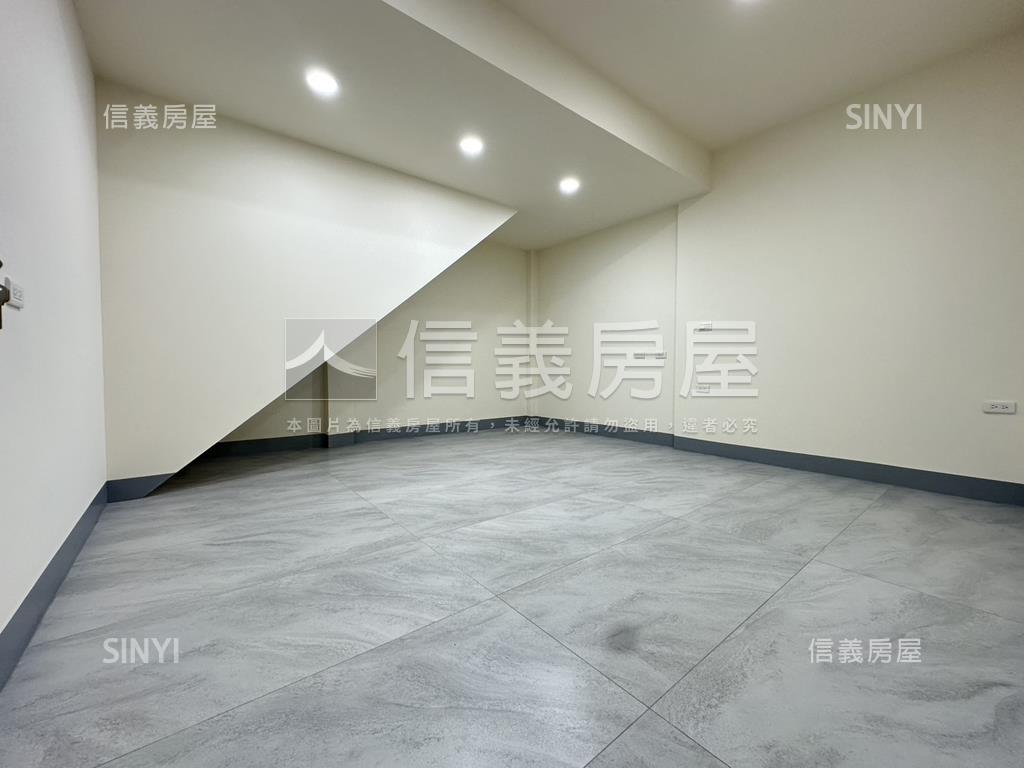 大里軟體園區旁臨路透天房屋室內格局與周邊環境