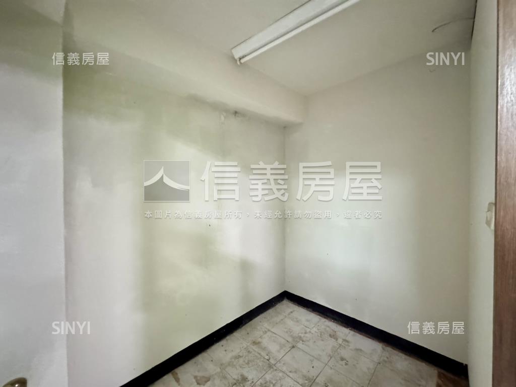 中正高工旁約９米面寬金店房屋室內格局與周邊環境