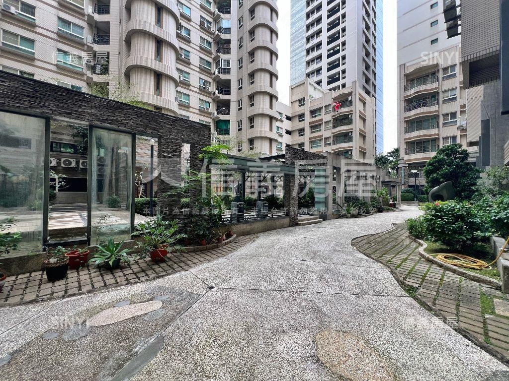 美術館新穎裝潢兩房平車房屋室內格局與周邊環境