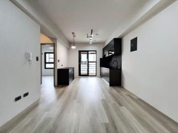 美術館新穎裝潢兩房平車