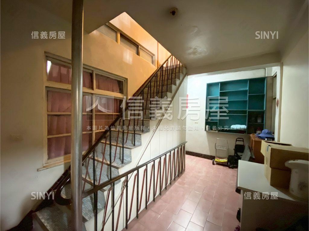 食品路傳家臨路透店房屋室內格局與周邊環境