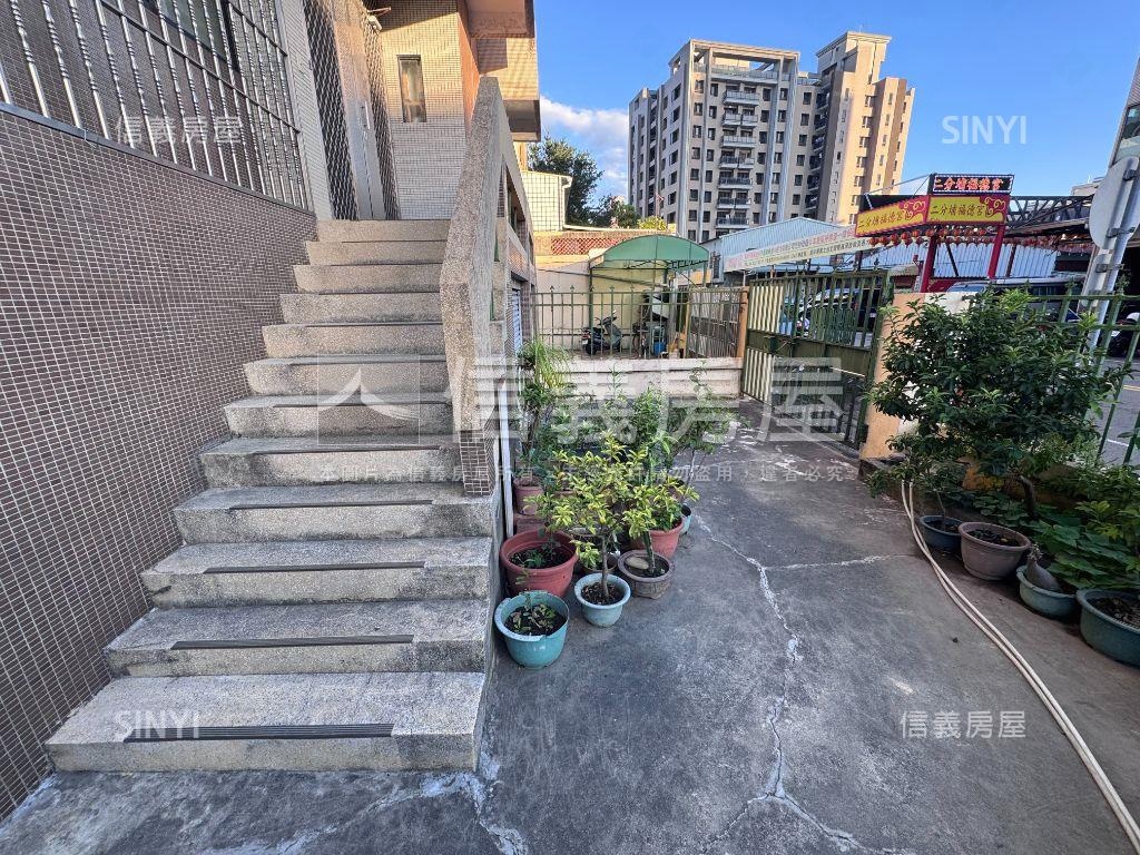 青島路角間歐式別墅房屋室內格局與周邊環境