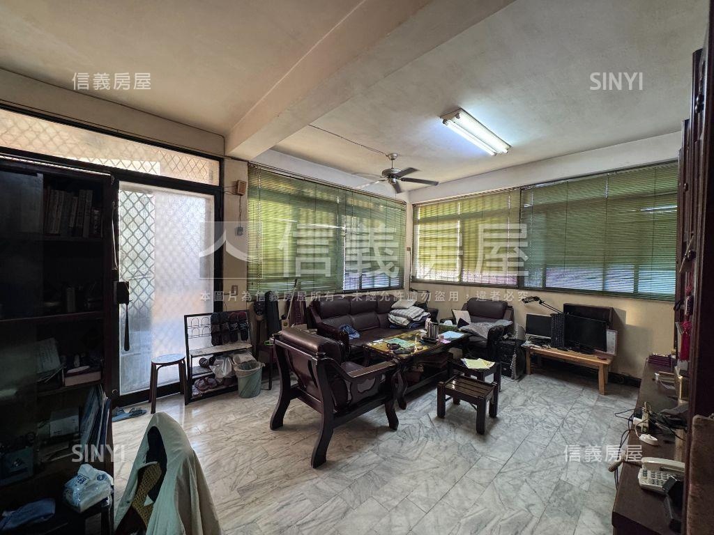 青島路角間歐式別墅房屋室內格局與周邊環境