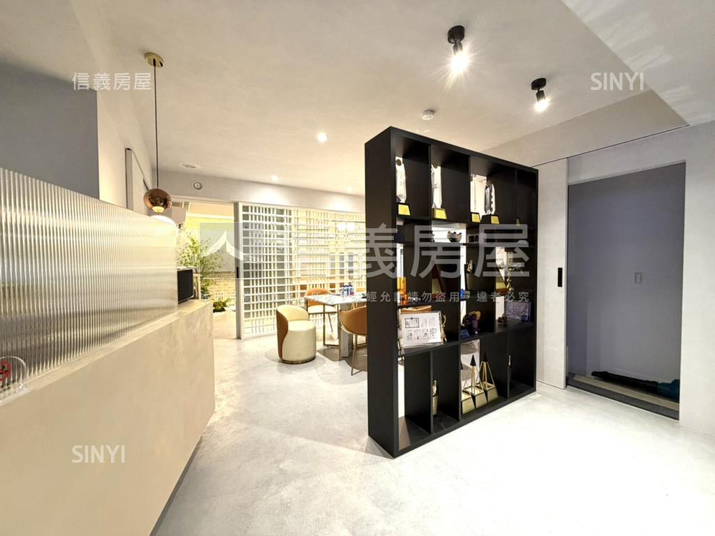 捷運ＡＩＴ稀有面寬店面房屋室內格局與周邊環境