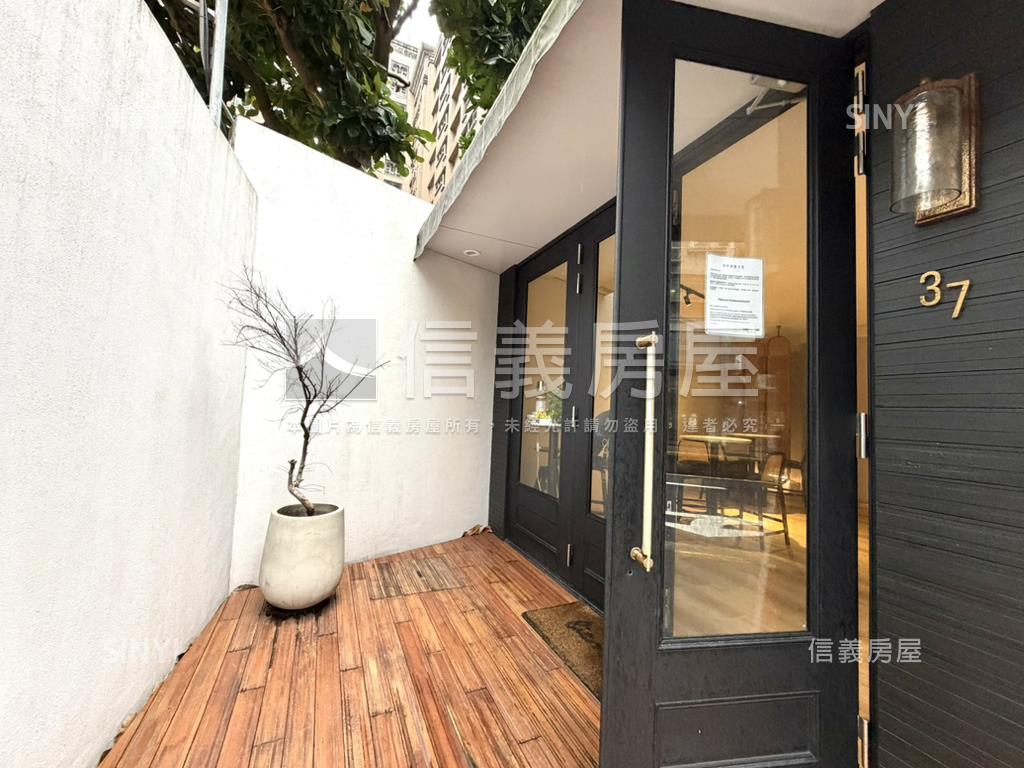 捷運ＡＩＴ稀有面寬店面房屋室內格局與周邊環境