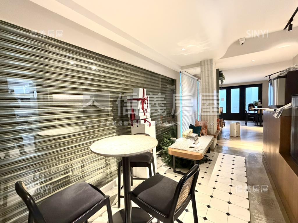 捷運ＡＩＴ稀有面寬店面房屋室內格局與周邊環境