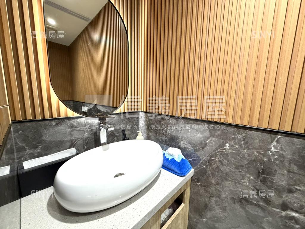 捷運ＡＩＴ稀有面寬店面房屋室內格局與周邊環境