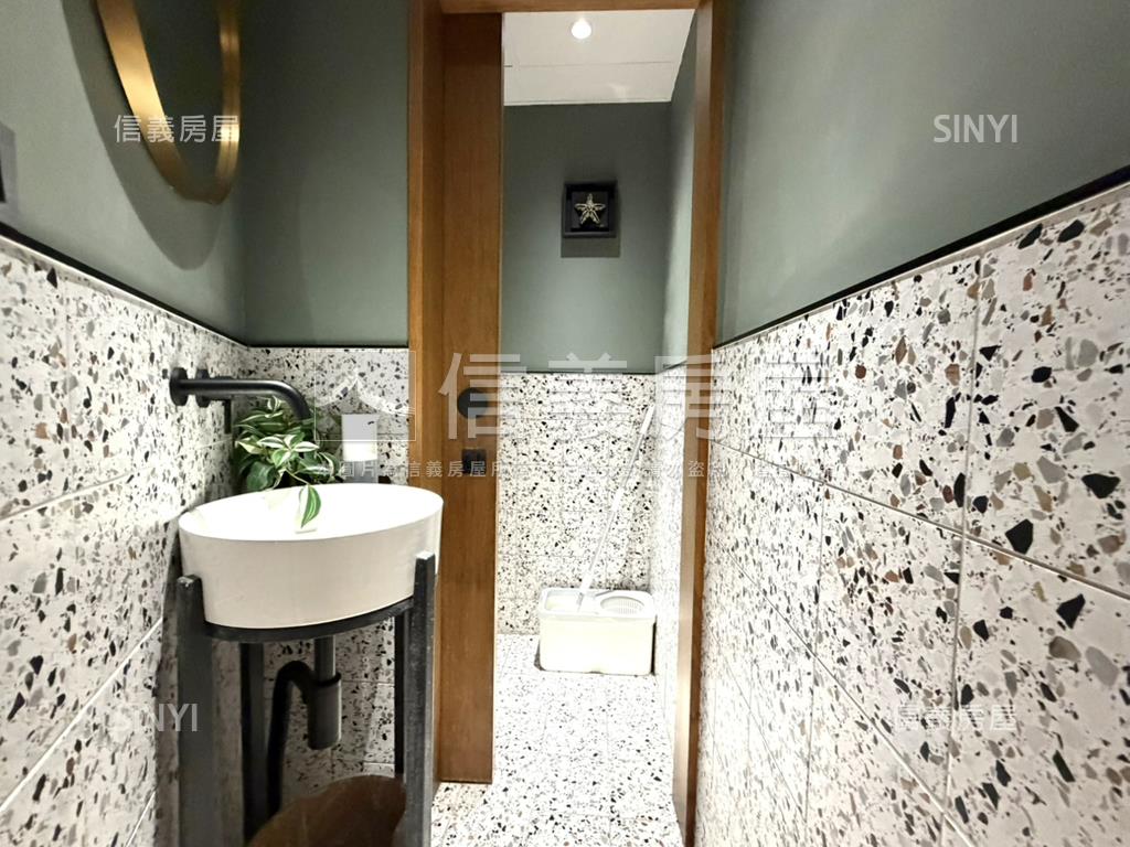 捷運ＡＩＴ稀有面寬店面房屋室內格局與周邊環境