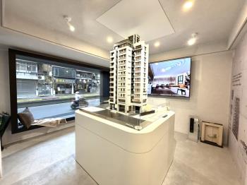 捷運ＡＩＴ稀有面寬店面