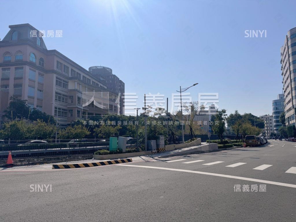 漢口商圈門前停車透天房屋室內格局與周邊環境