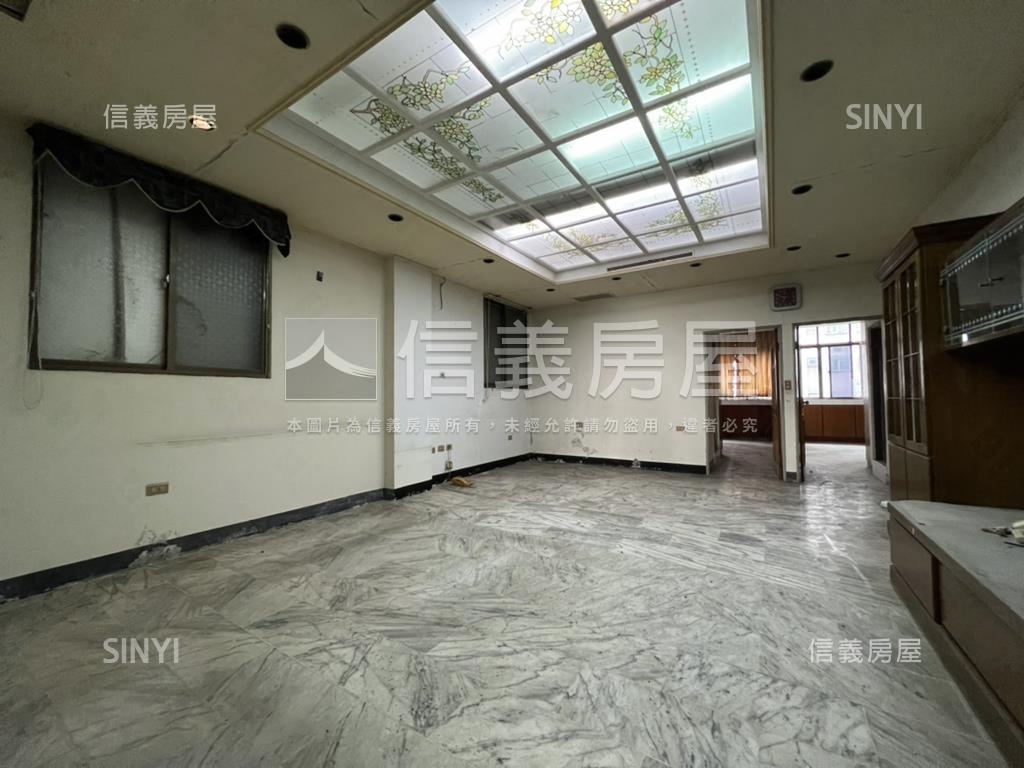 三多正路面寬醒目雙透店房屋室內格局與周邊環境