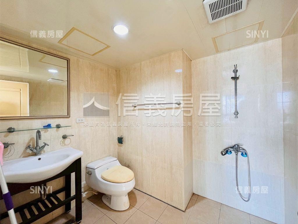 高醫建工屋況美的三房車位房屋室內格局與周邊環境