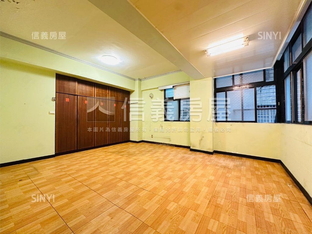 賓士大廈電梯三房房屋室內格局與周邊環境