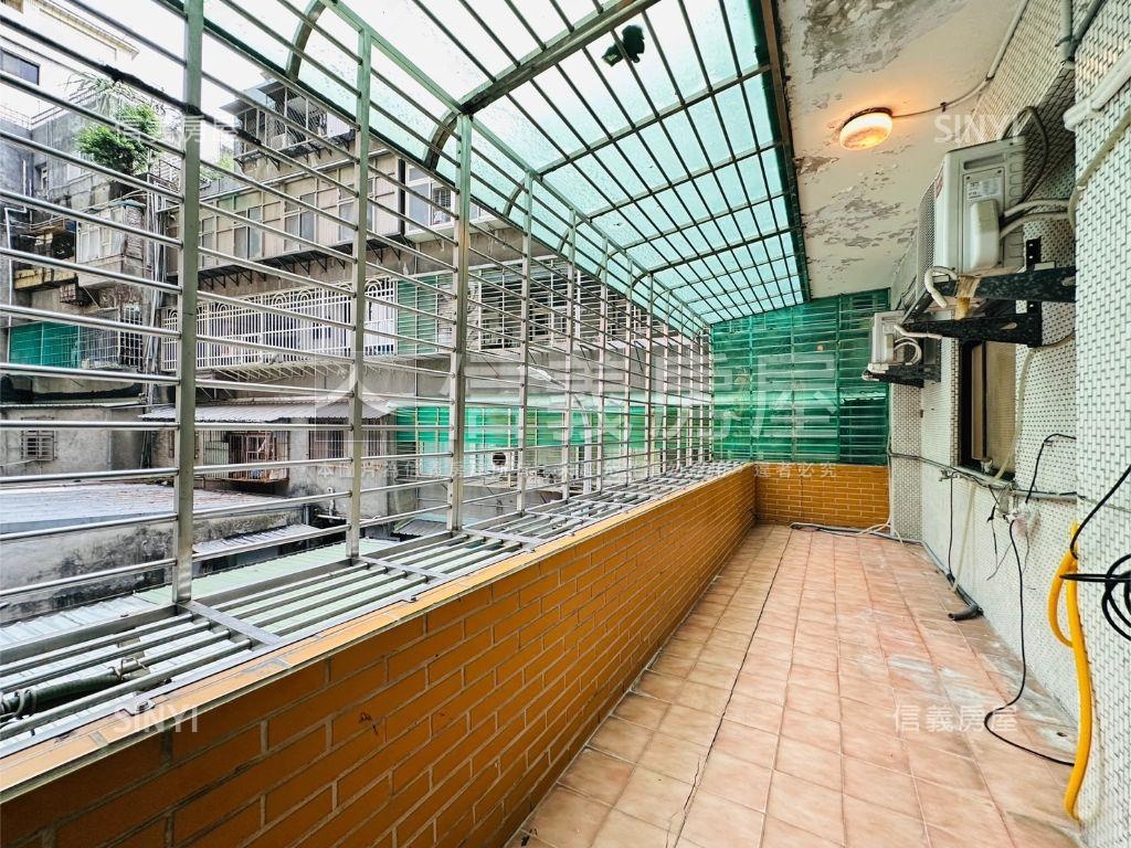 賓士大廈電梯三房房屋室內格局與周邊環境