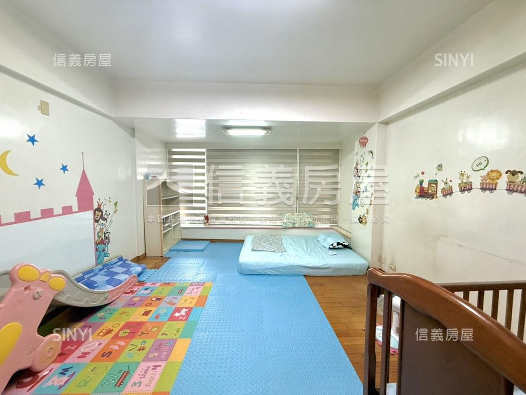 愛河旁熱鬧正路金透店房屋室內格局與周邊環境