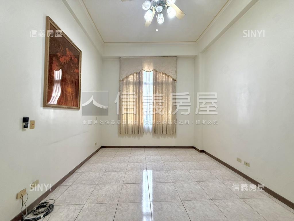 愛河旁熱鬧正路金透店房屋室內格局與周邊環境