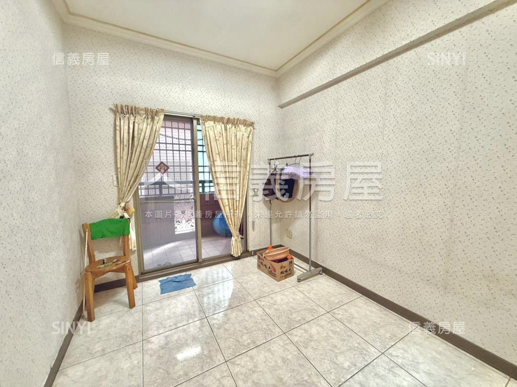 愛河旁熱鬧正路金透店房屋室內格局與周邊環境