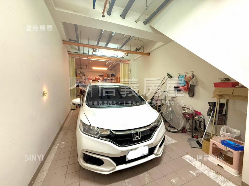 愛河旁熱鬧正路金透店房屋室內格局與周邊環境