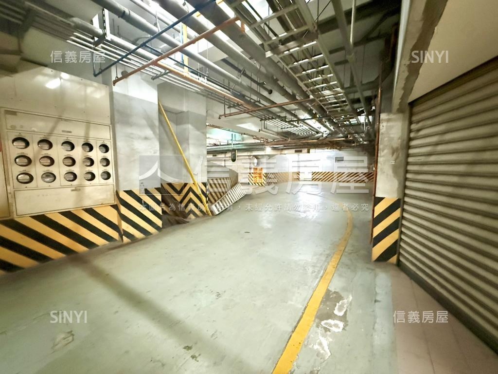 愛河旁熱鬧正路金透店房屋室內格局與周邊環境