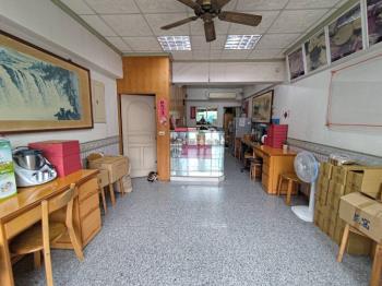 愛河旁熱鬧正路金透店