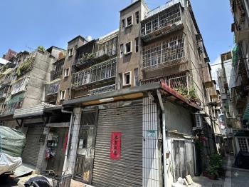 靜巷邊間三樓公寓