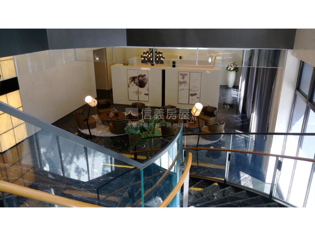 台北晶麒邊間三房頂樓戶房屋室內格局與周邊環境