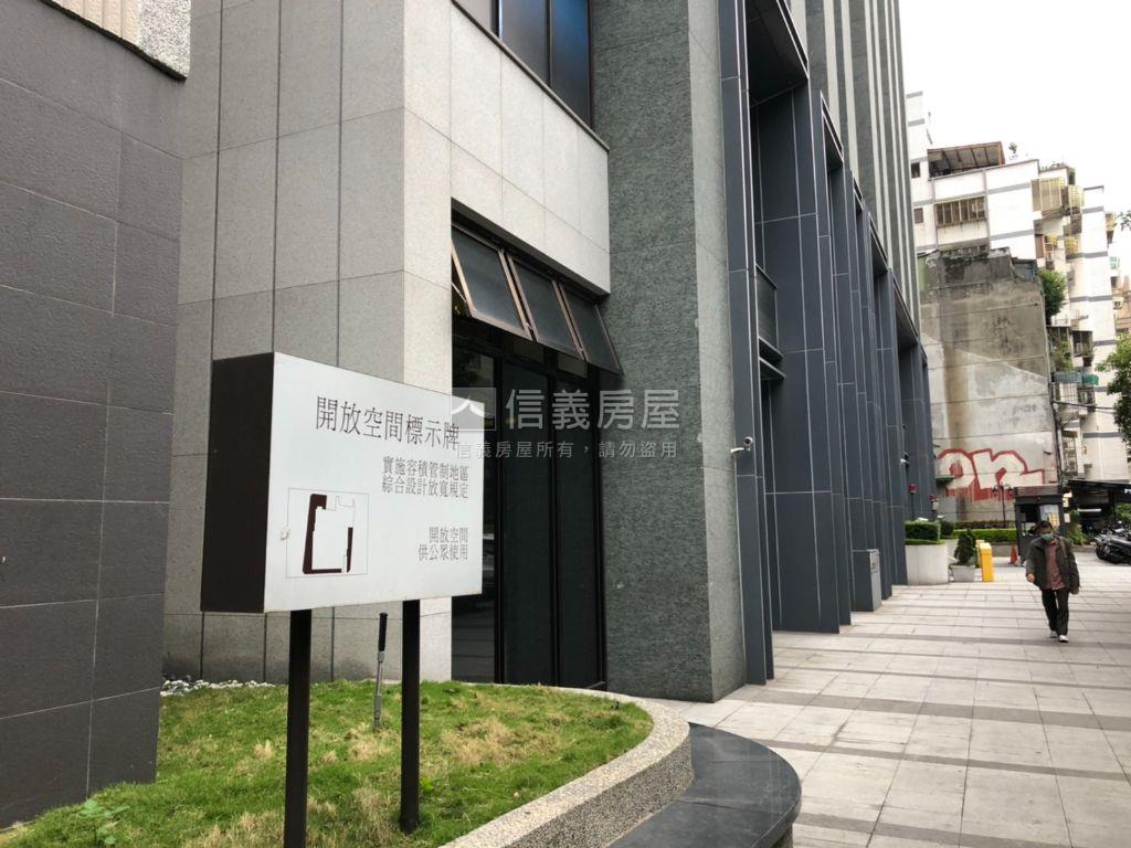 台北晶麒邊間三房頂樓戶房屋室內格局與周邊環境