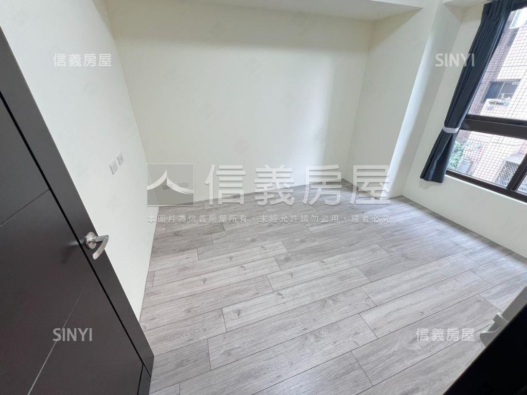 近秋紅谷！輕屋齡三房平車房屋室內格局與周邊環境