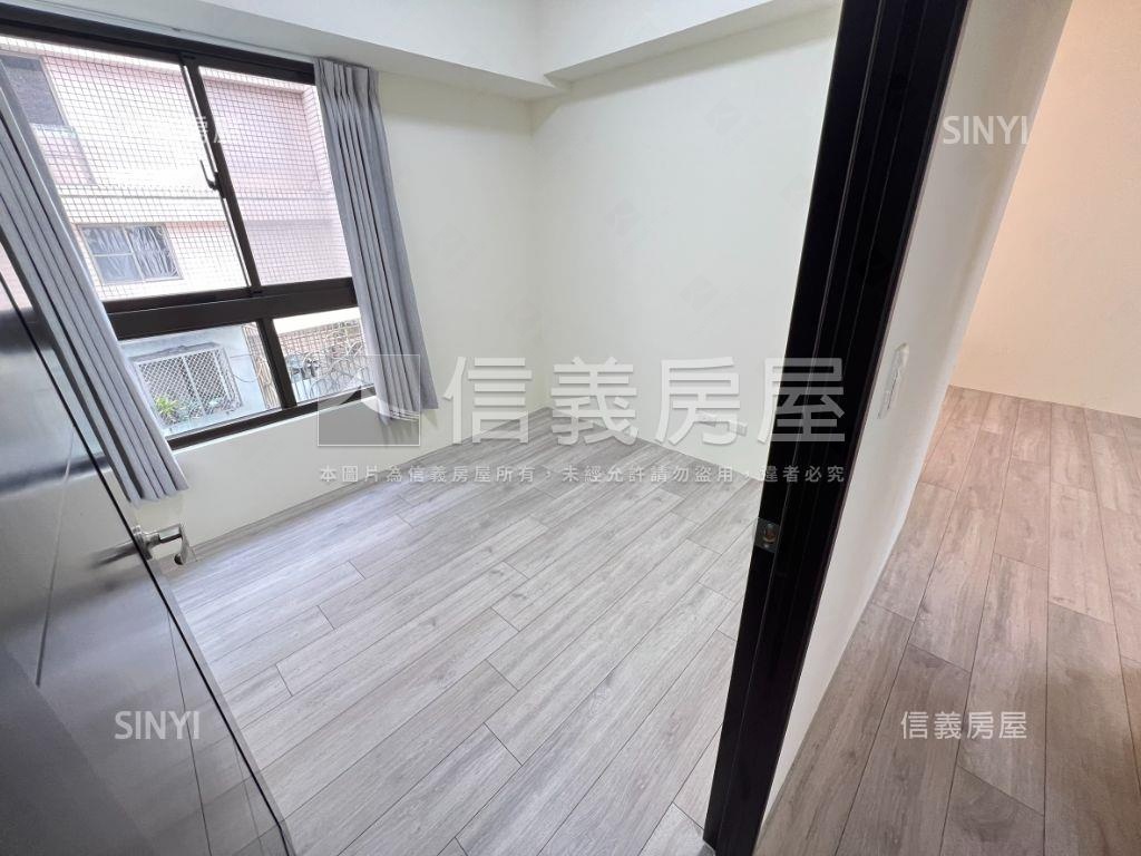 近秋紅谷！輕屋齡三房平車房屋室內格局與周邊環境