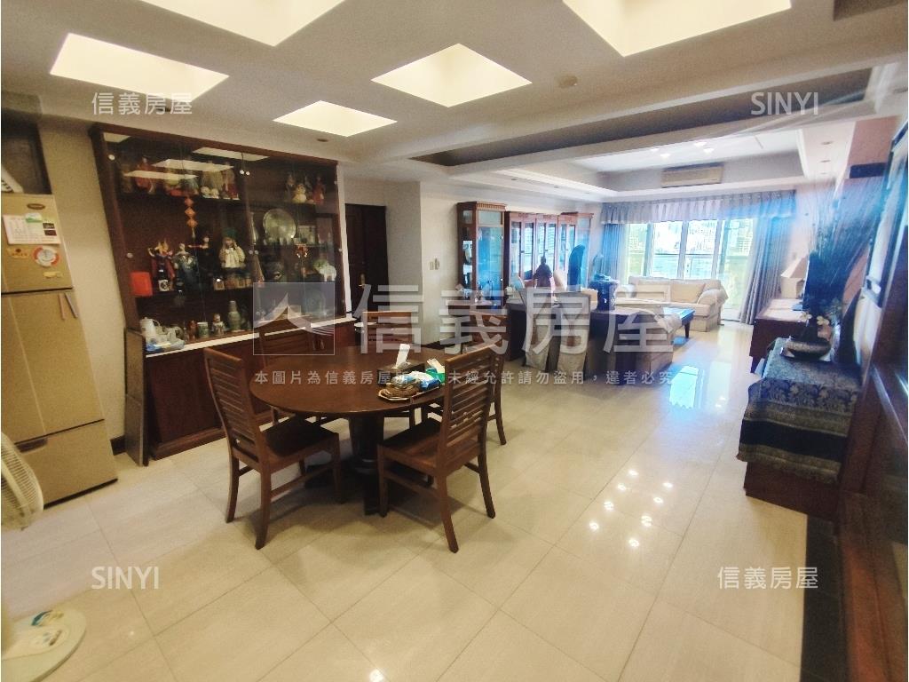 美麗島四房車位景觀豪邸房屋室內格局與周邊環境