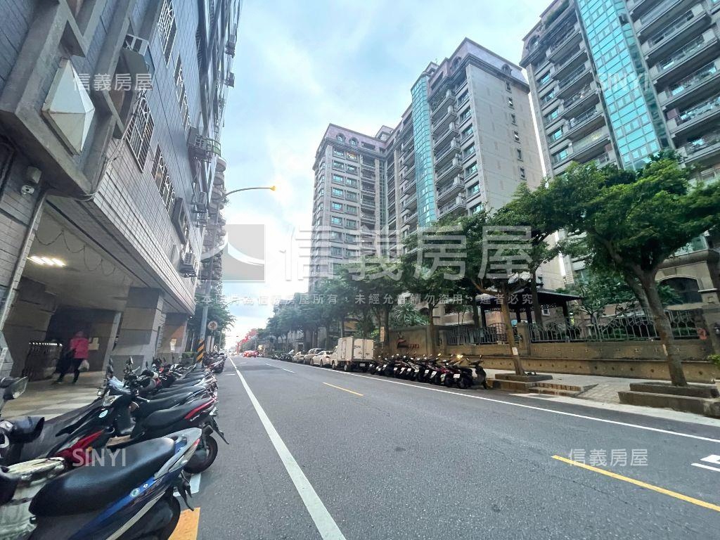 稀有統帥美三房車位房屋室內格局與周邊環境
