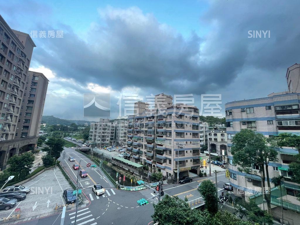 稀有統帥美三房車位房屋室內格局與周邊環境