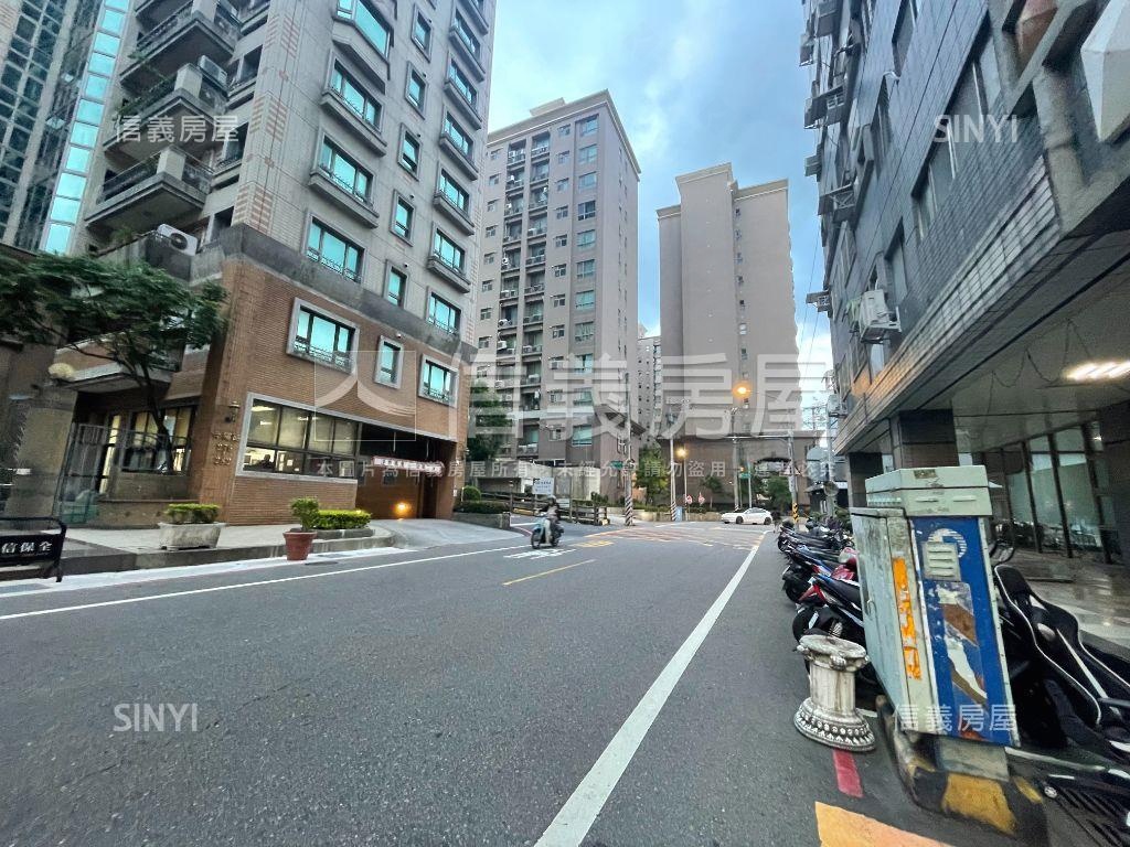 稀有統帥美三房車位房屋室內格局與周邊環境