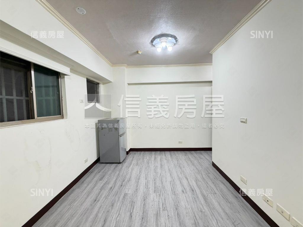 近Ａ２２捷運站大大大套房房屋室內格局與周邊環境