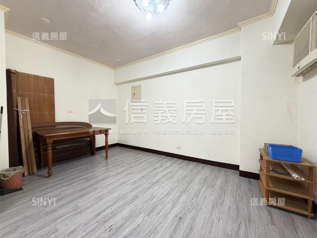 近Ａ２２捷運站大大大套房房屋室內格局與周邊環境