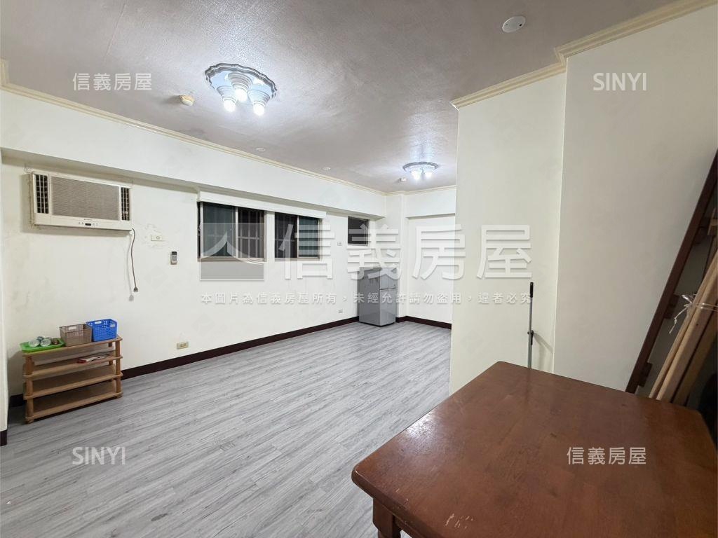 近Ａ２２捷運站大大大套房房屋室內格局與周邊環境