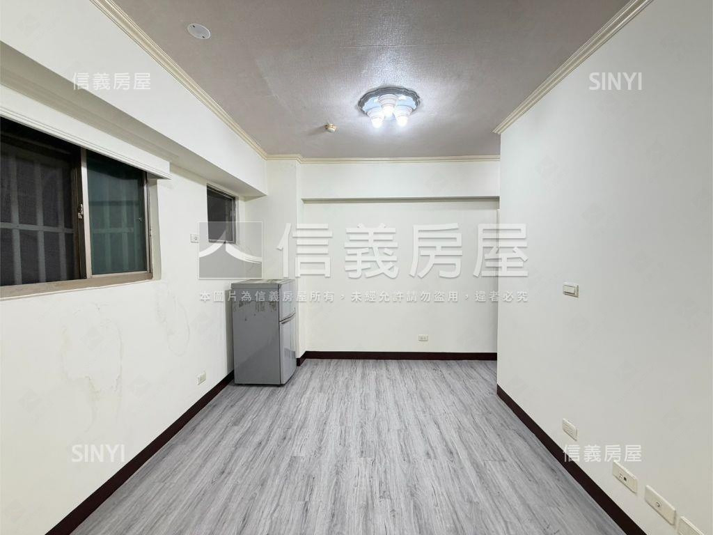 近Ａ２２捷運站大大大套房房屋室內格局與周邊環境