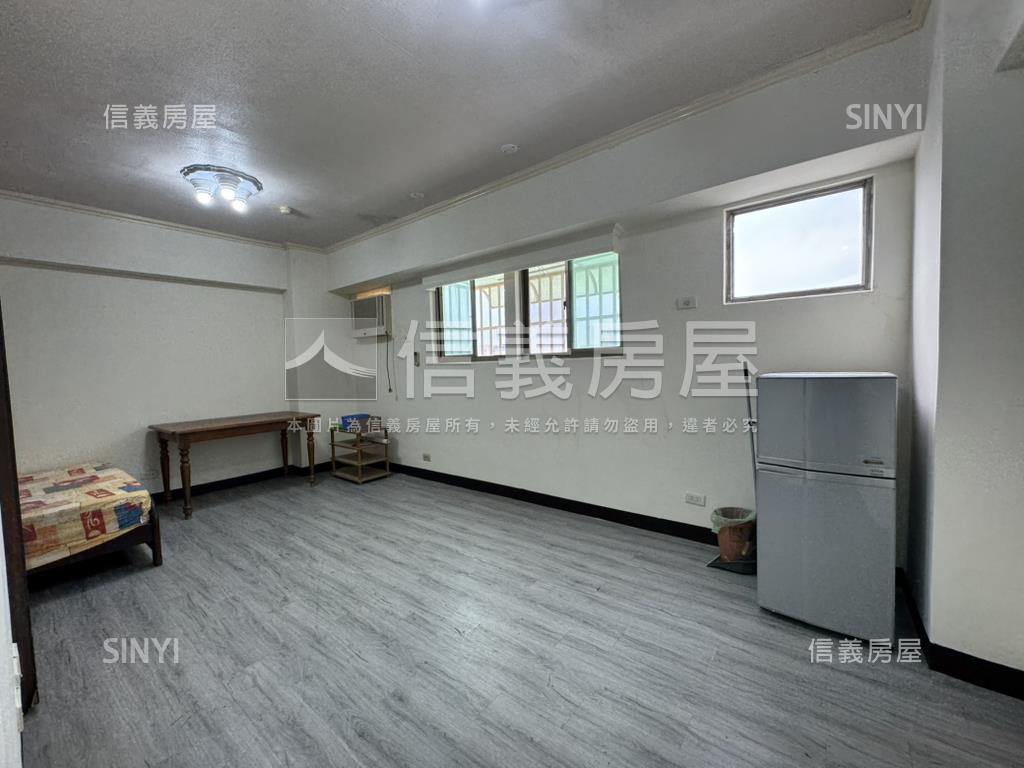 近Ａ２２捷運站大大大套房房屋室內格局與周邊環境