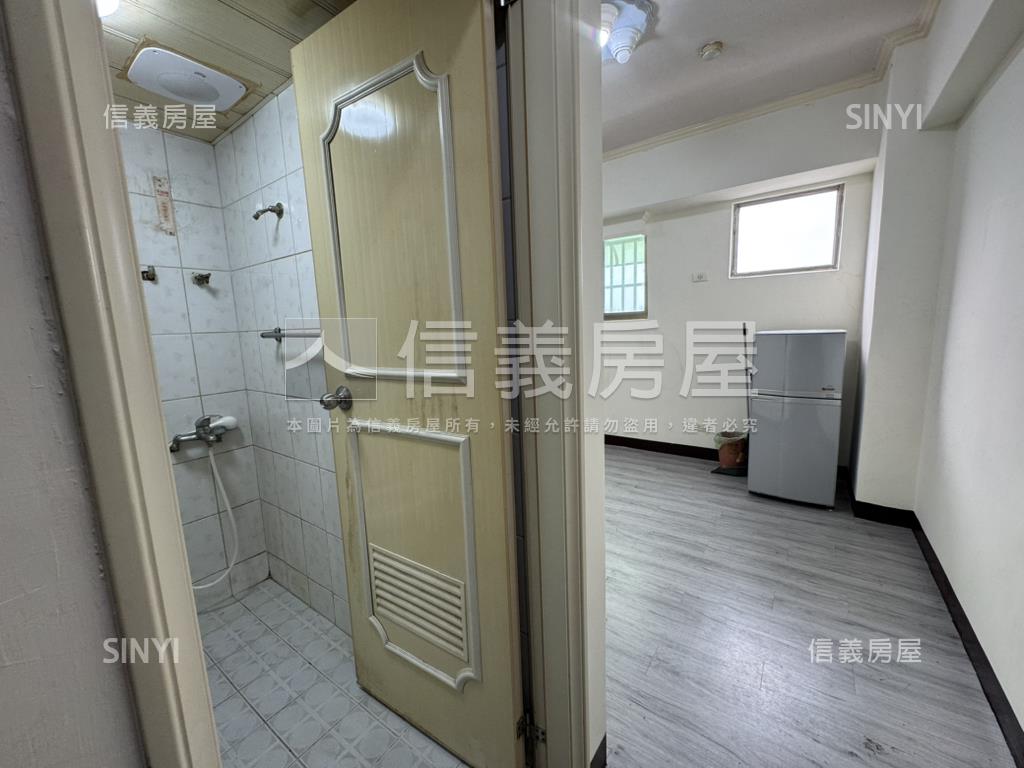 近Ａ２２捷運站大大大套房房屋室內格局與周邊環境