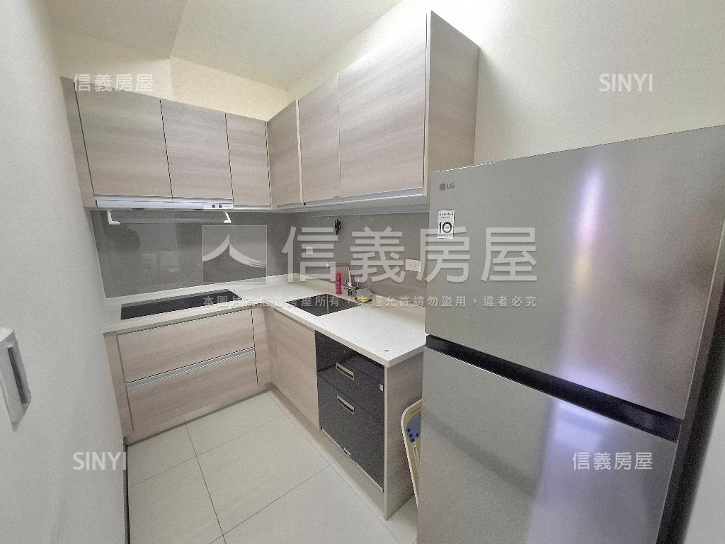 鳳甲商圈次高樓全新平車宅房屋室內格局與周邊環境