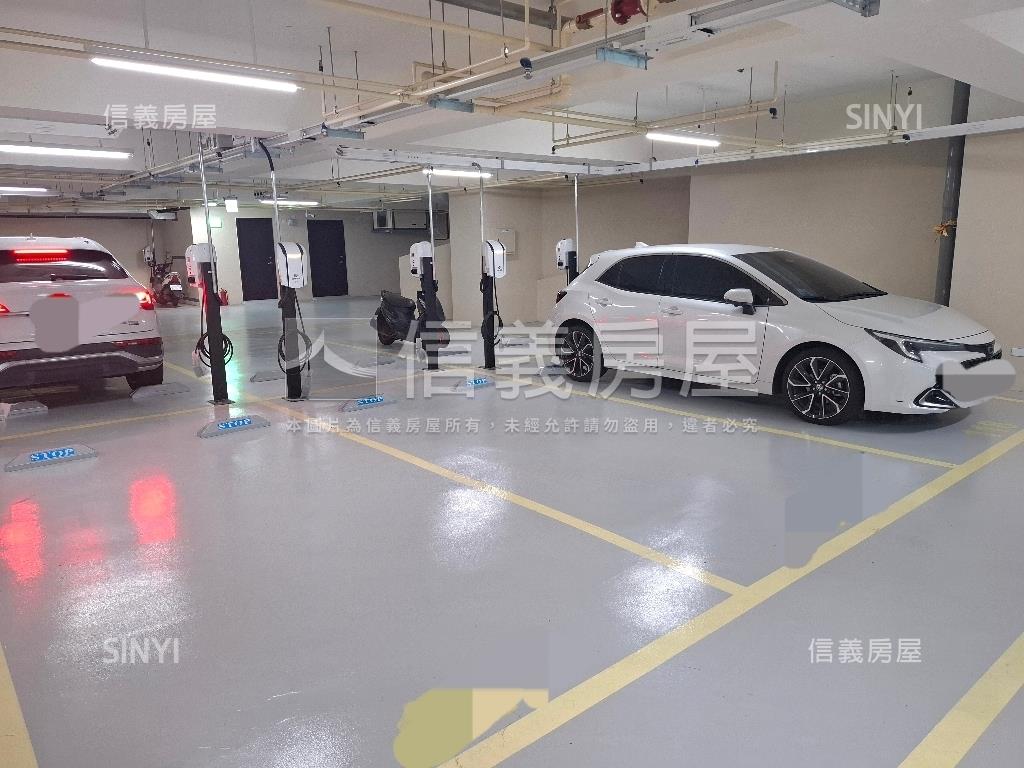 鳳甲商圈次高樓全新平車宅房屋室內格局與周邊環境