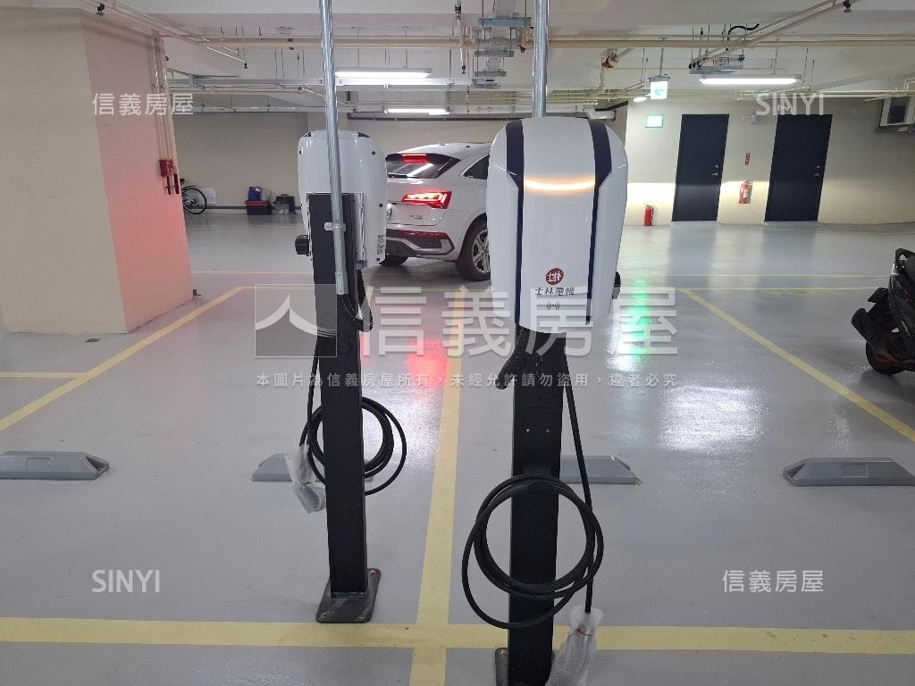 鳳甲商圈次高樓全新平車宅房屋室內格局與周邊環境