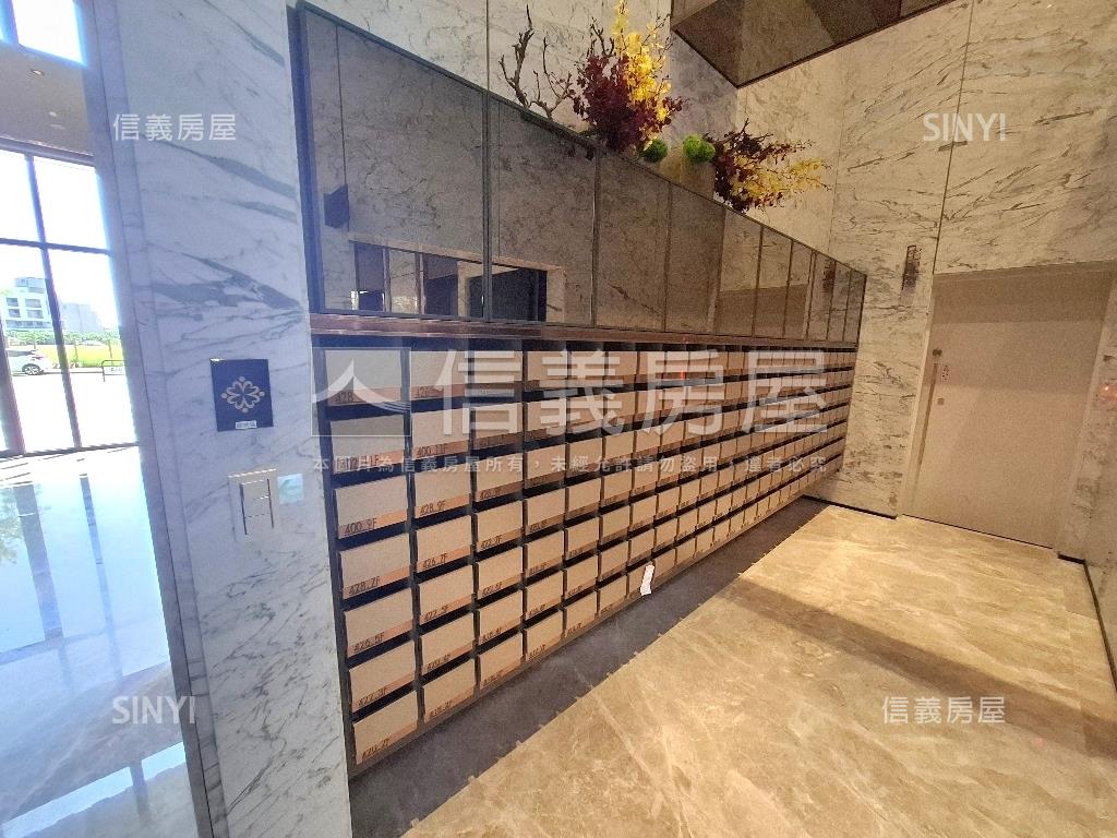 鳳甲商圈次高樓全新平車宅房屋室內格局與周邊環境