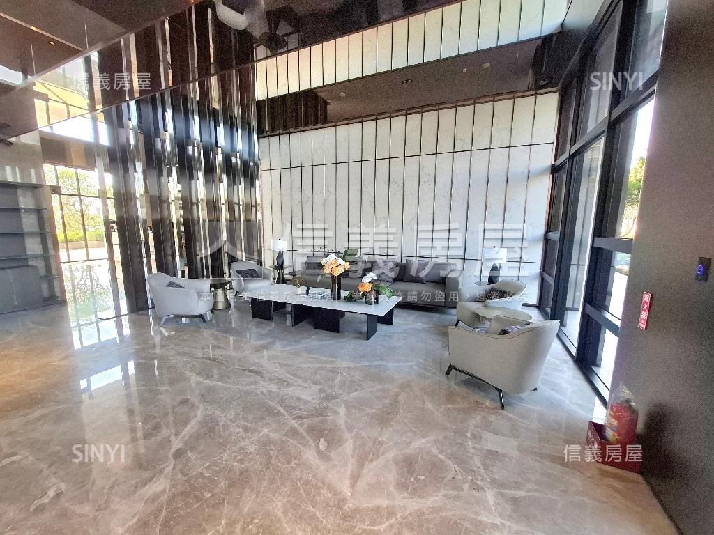 鳳甲商圈次高樓全新平車宅房屋室內格局與周邊環境