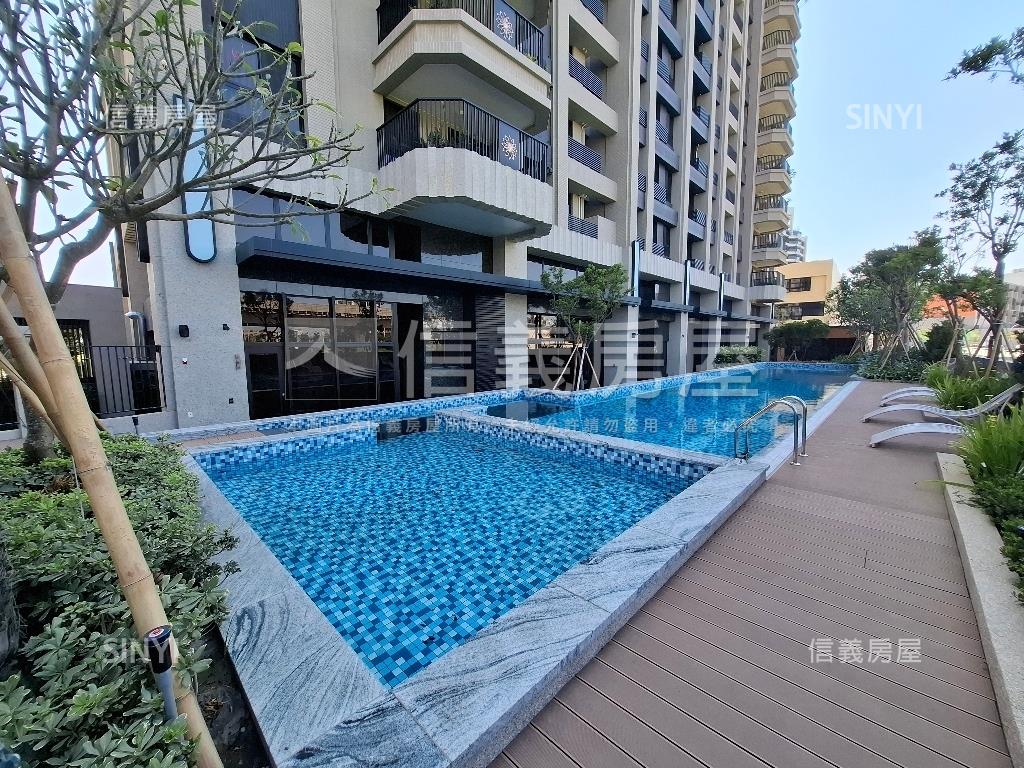 鳳甲商圈次高樓全新平車宅房屋室內格局與周邊環境