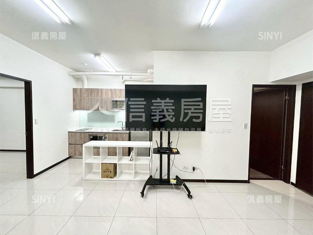 河堤世界全新兩房平車房屋室內格局與周邊環境