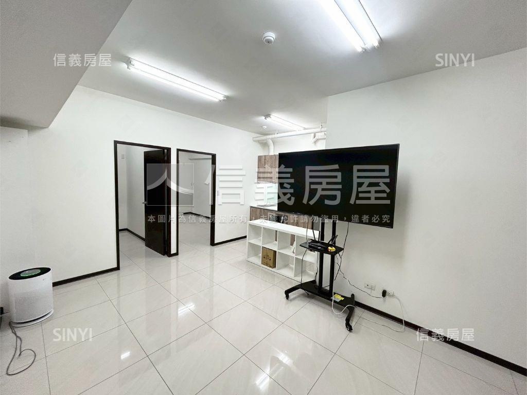 河堤世界全新兩房平車房屋室內格局與周邊環境