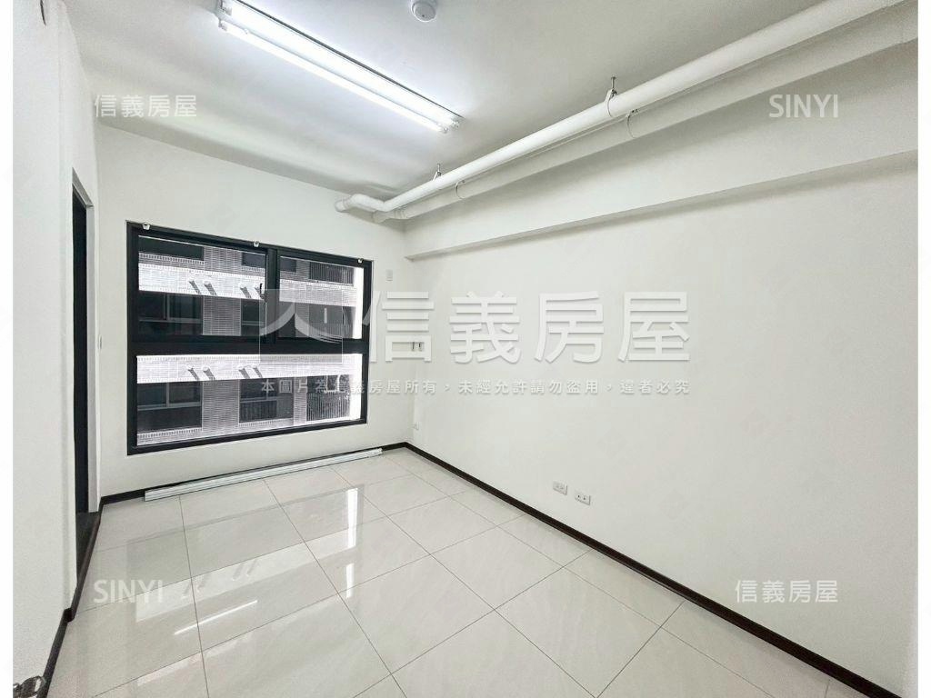 河堤世界全新兩房平車房屋室內格局與周邊環境