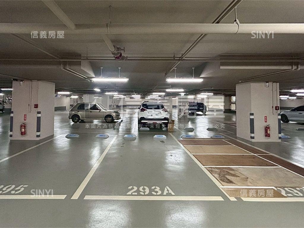 河堤世界全新兩房平車房屋室內格局與周邊環境